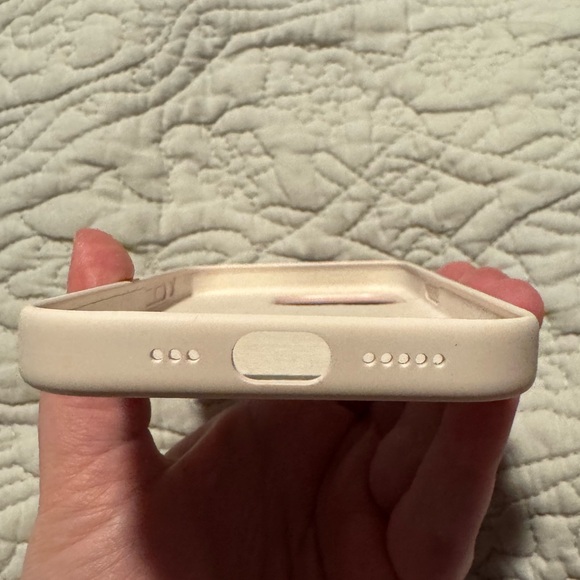 Apple iPhone 15 Pro Silicone case Light Pink - Picture 6 of 8